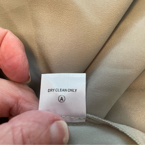 12th Street Cynthia Vincent Abstract Floral Dress
Ruffles - Size Medium - Picture 12 of 12